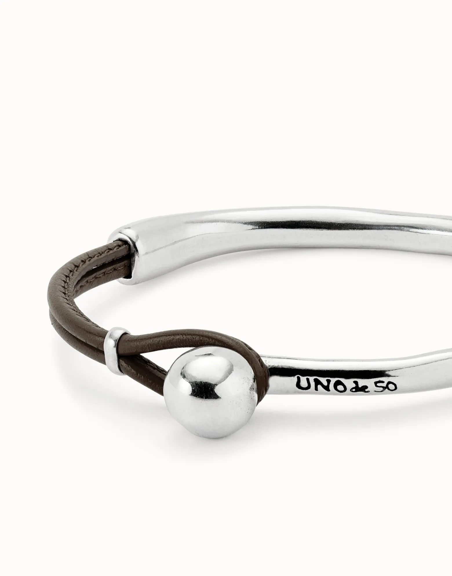 Bangle bracelet with brown leather