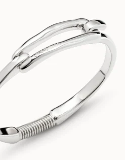 Bangle bracelet with buckle