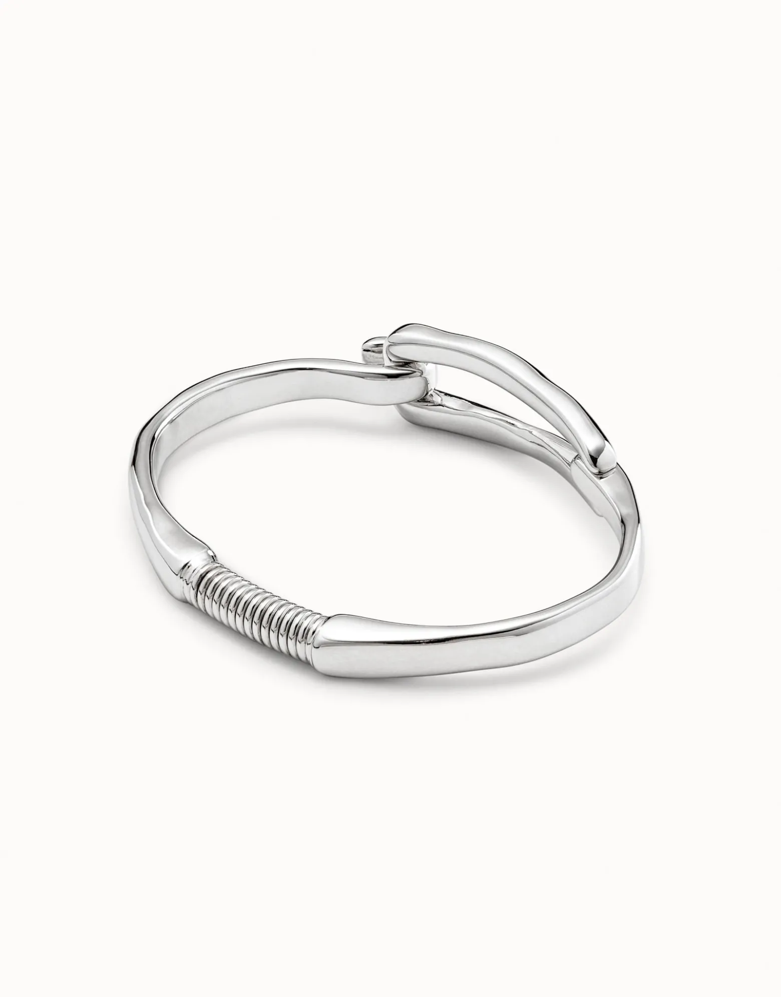 Bangle bracelet with buckle