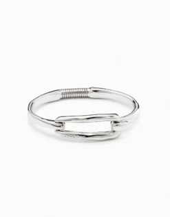 Bangle bracelet with buckle