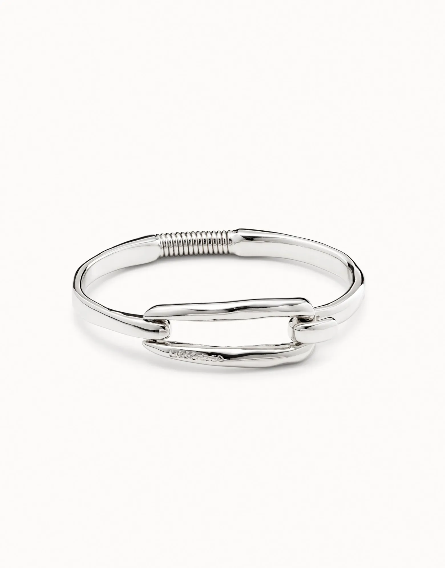 Bangle bracelet with buckle