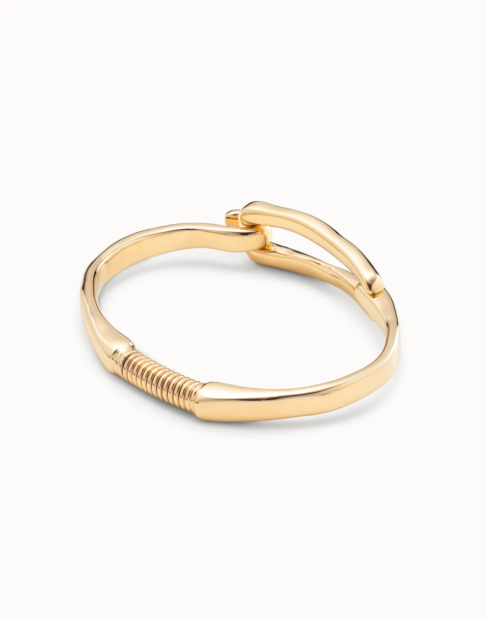Bangle bracelet with buckle