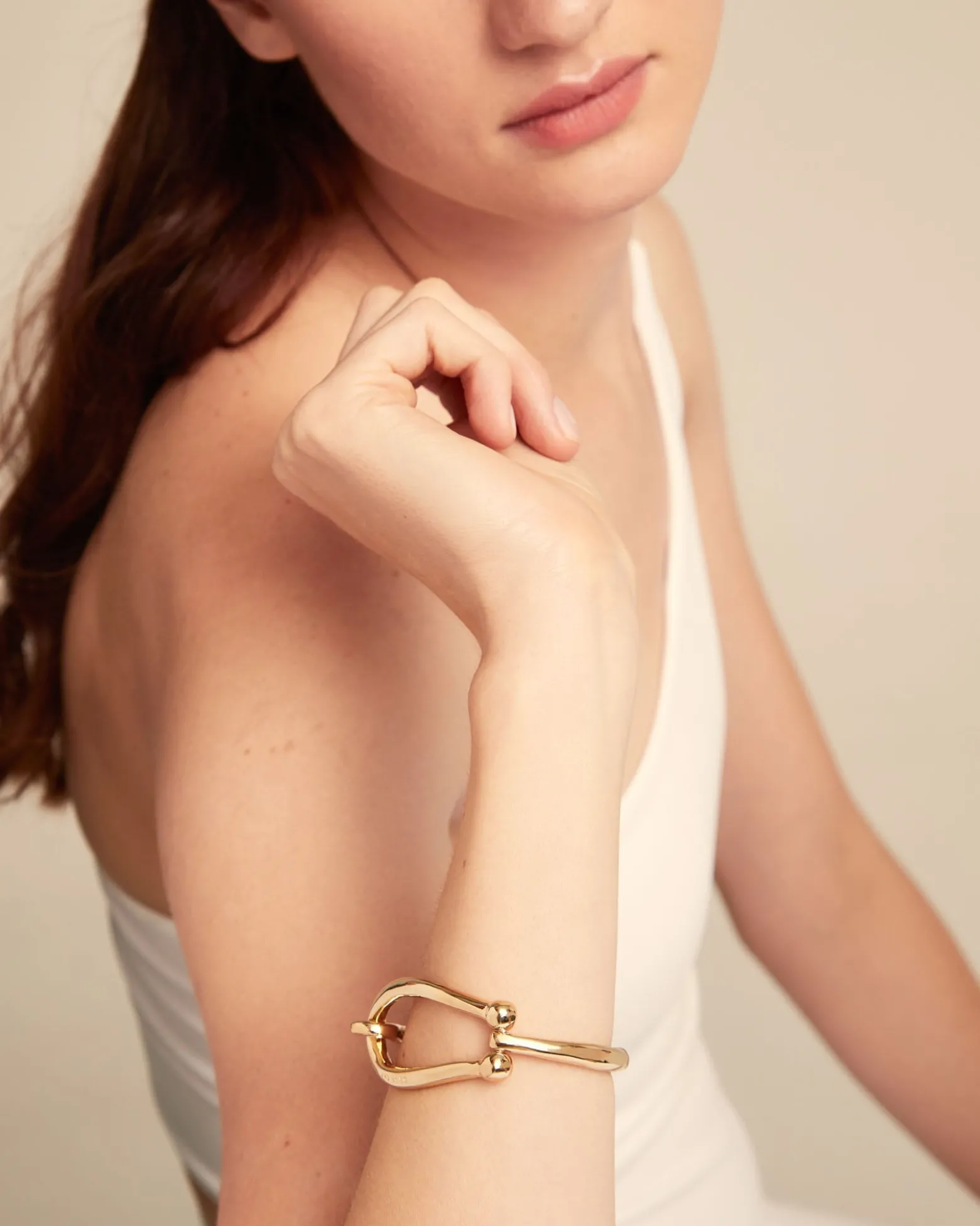 Bangle bracelet with large link