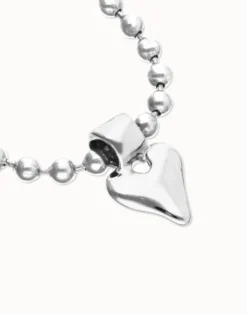 Bead bracelet with heart detail
