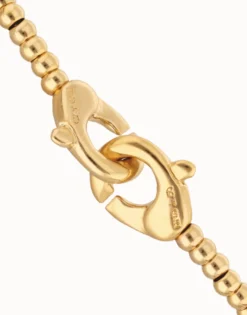 Beaded bracelet with interlocking carabiner