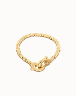 Beaded bracelet with interlocking carabiner
