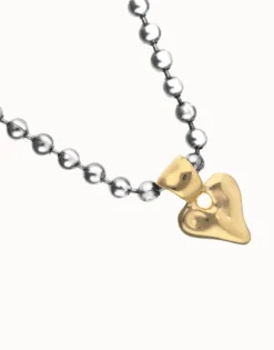 Beaded short necklace with heart detail
