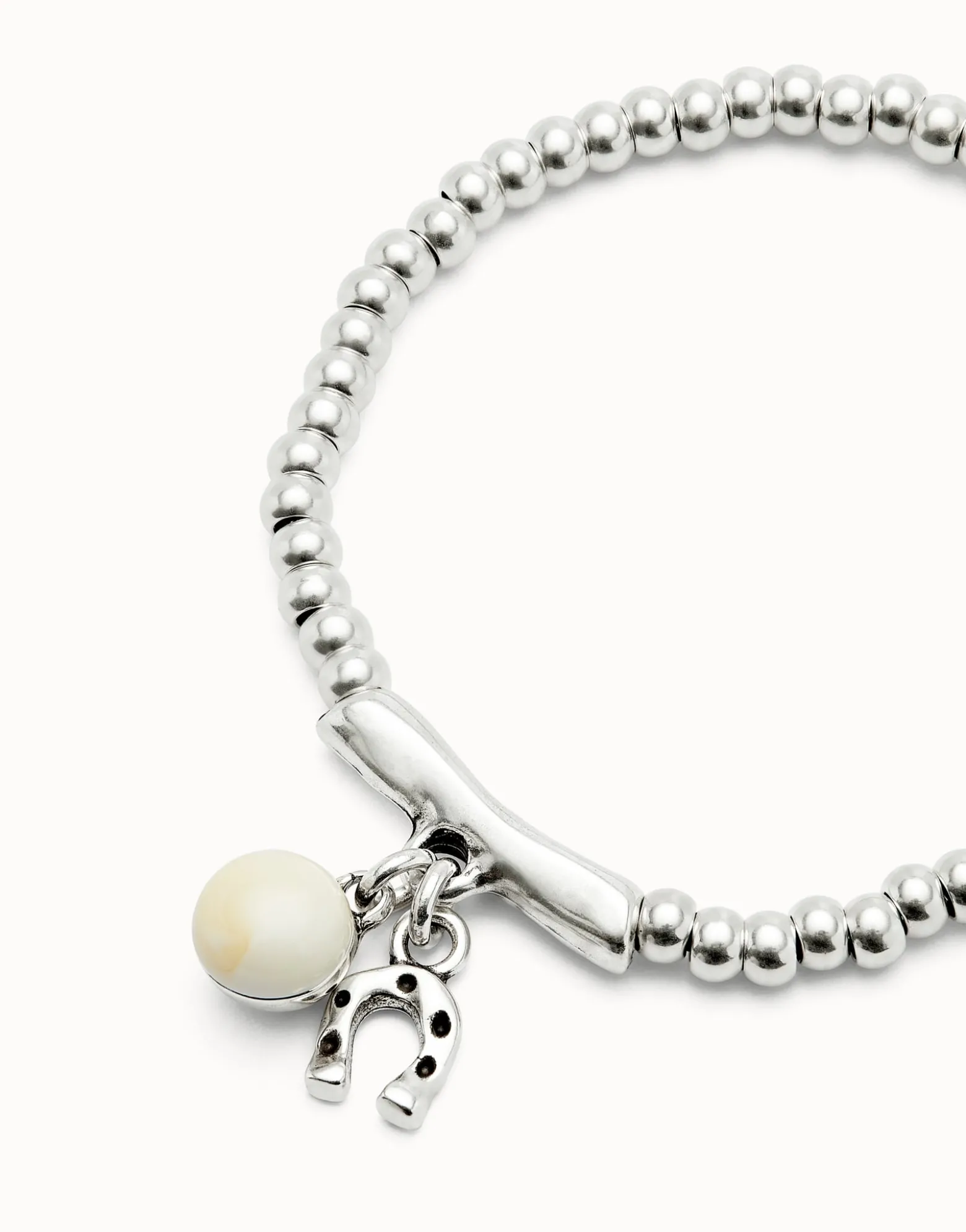 Beaded stretch bracelet with a murano glass and a horseshoe charm