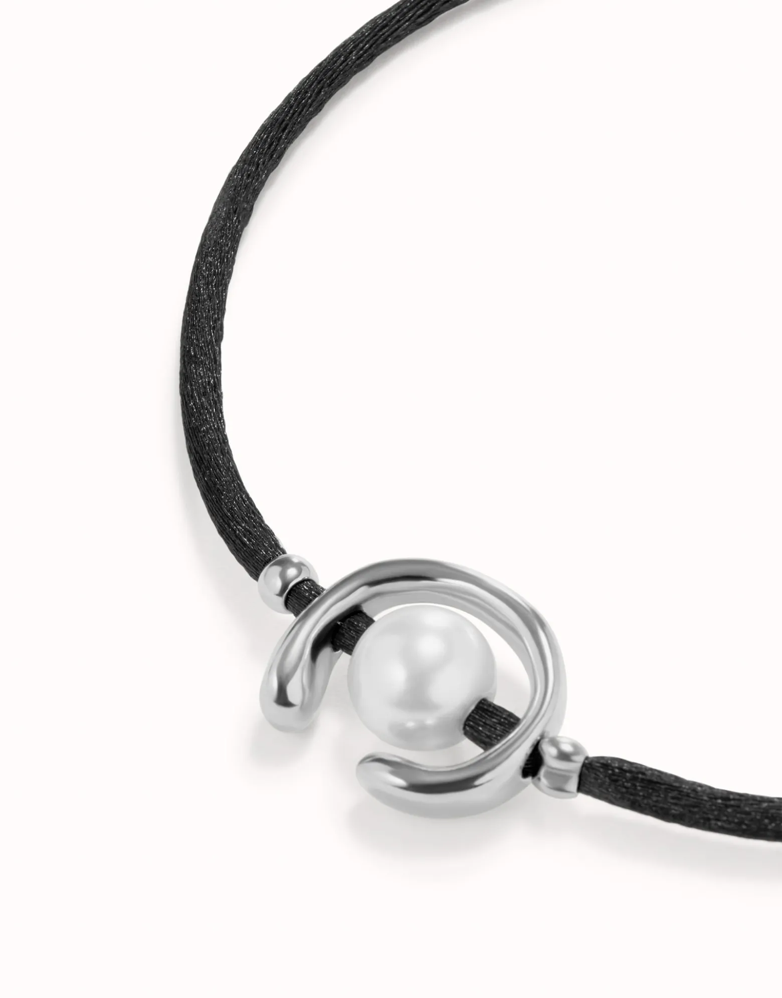 Black cord bracelet with a pearl