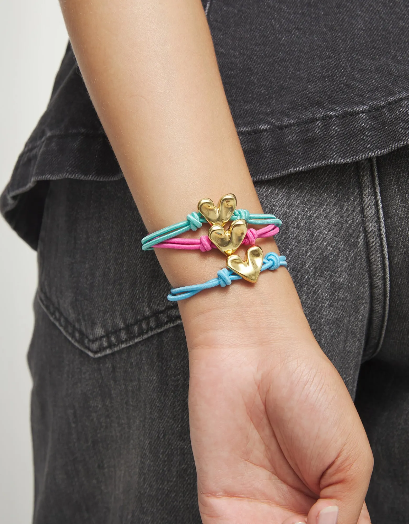 Blue elastic thread bracelet with heart