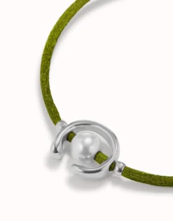 Dark green cord bracelet a pearl