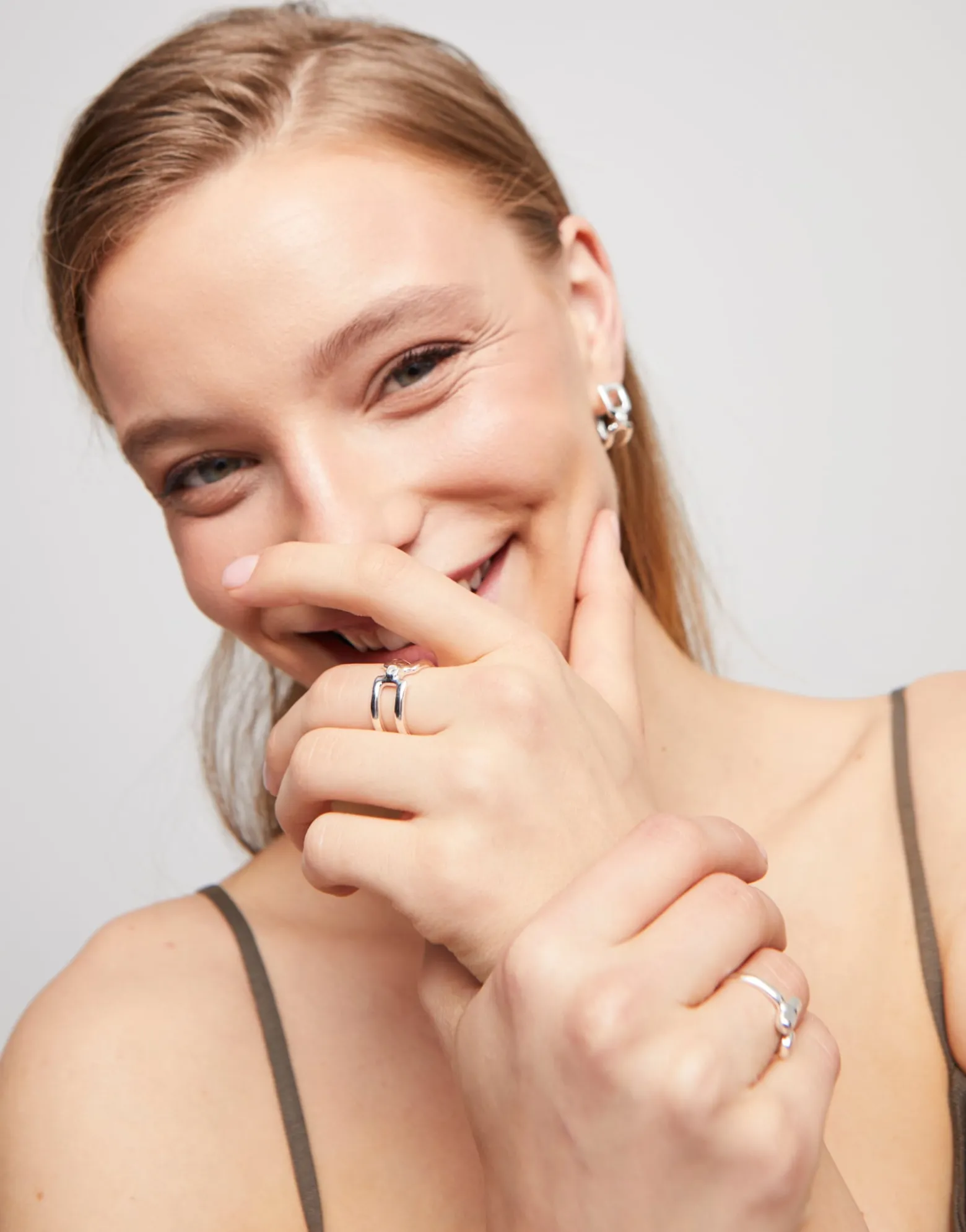 Double ring with white topaz