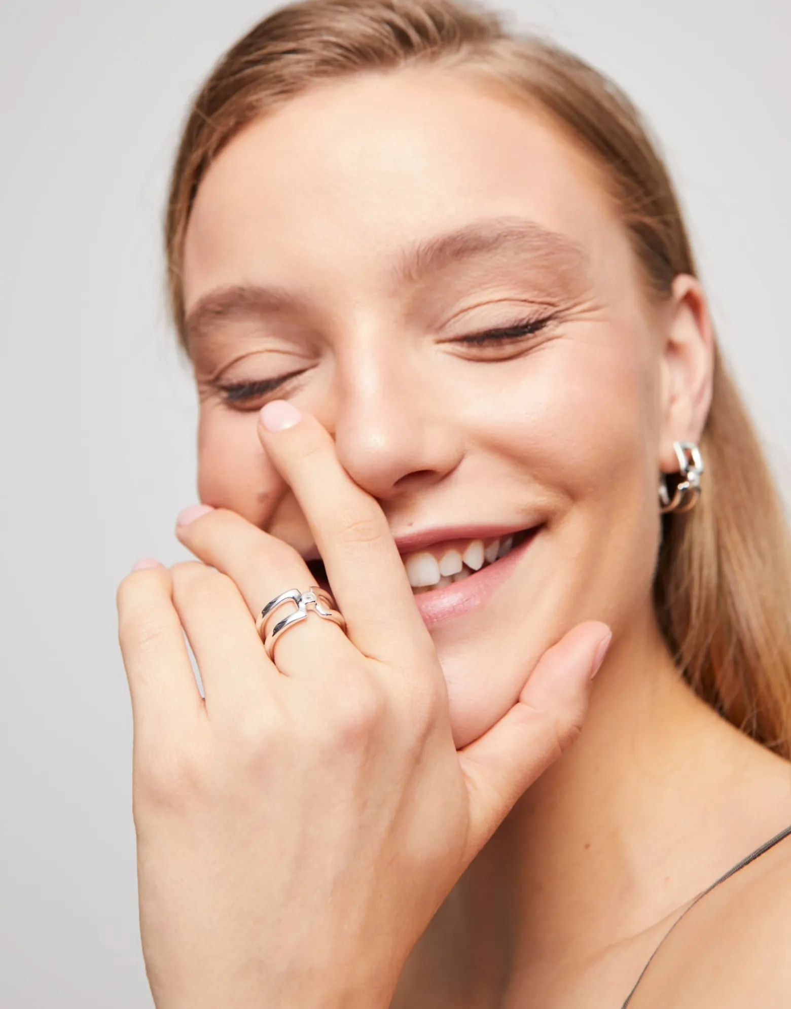 Double ring with white topaz