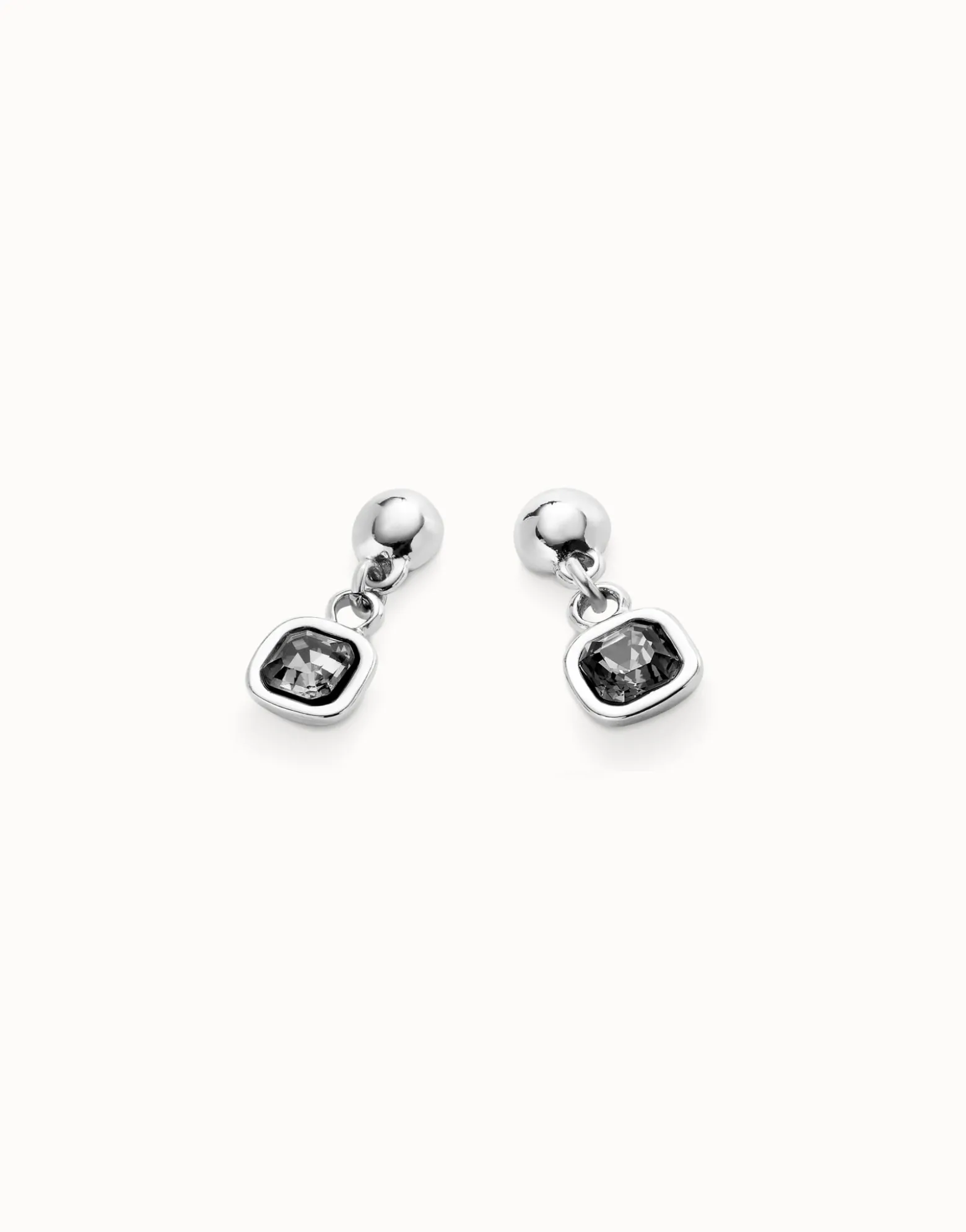 Drop earrings with black crystal