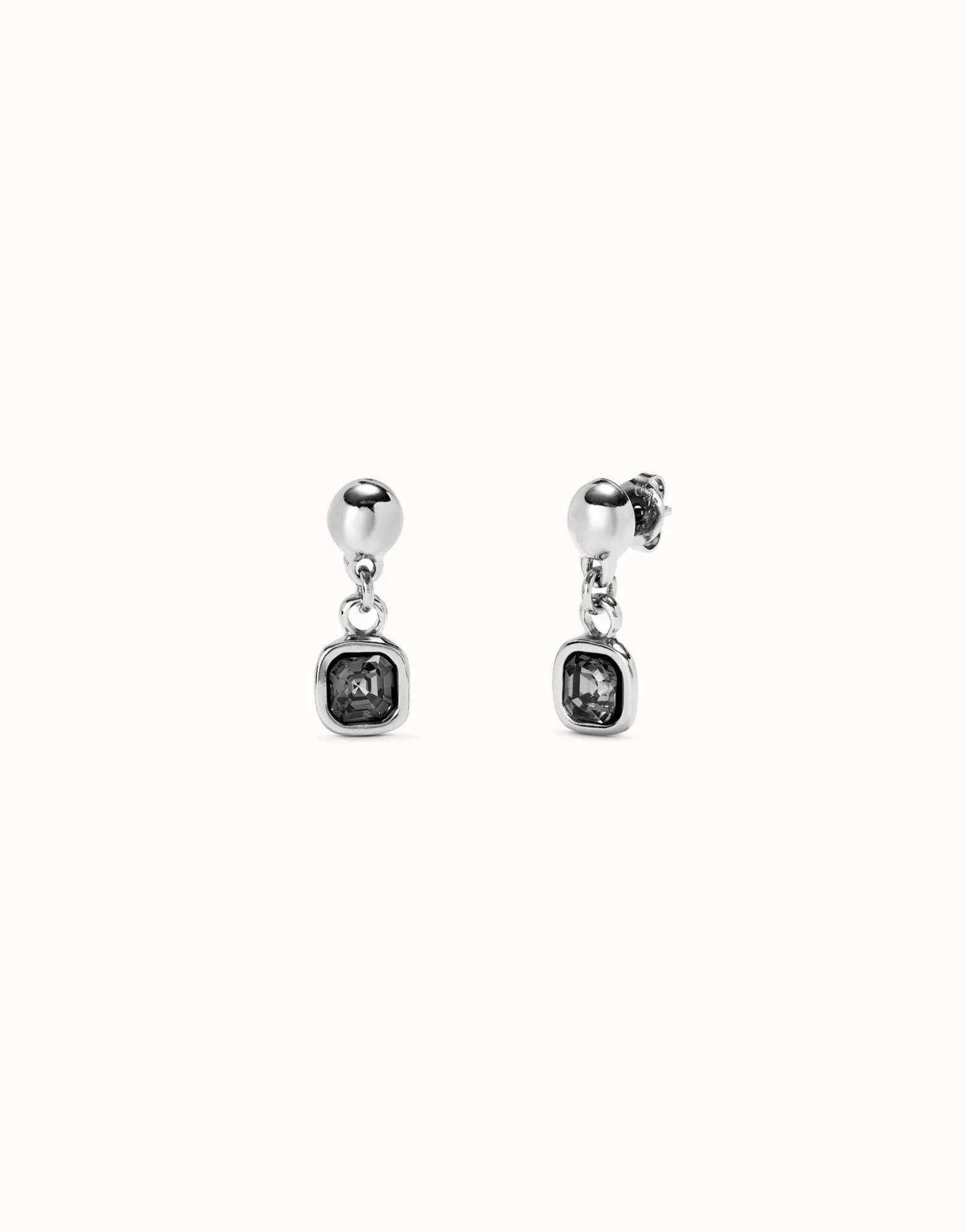 Drop earrings with black crystal