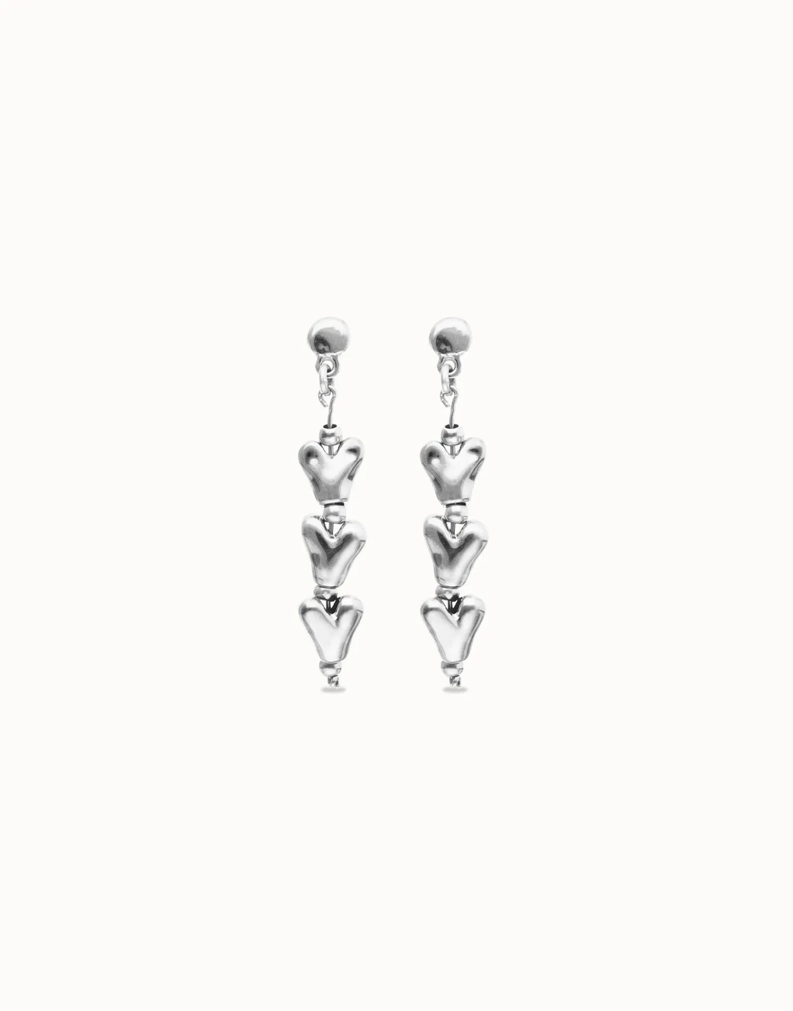 Drop earrings with chained hearts