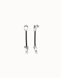 Drop earrings with leather and chained hearts