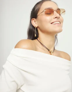Drop earrings with long chain and sphere