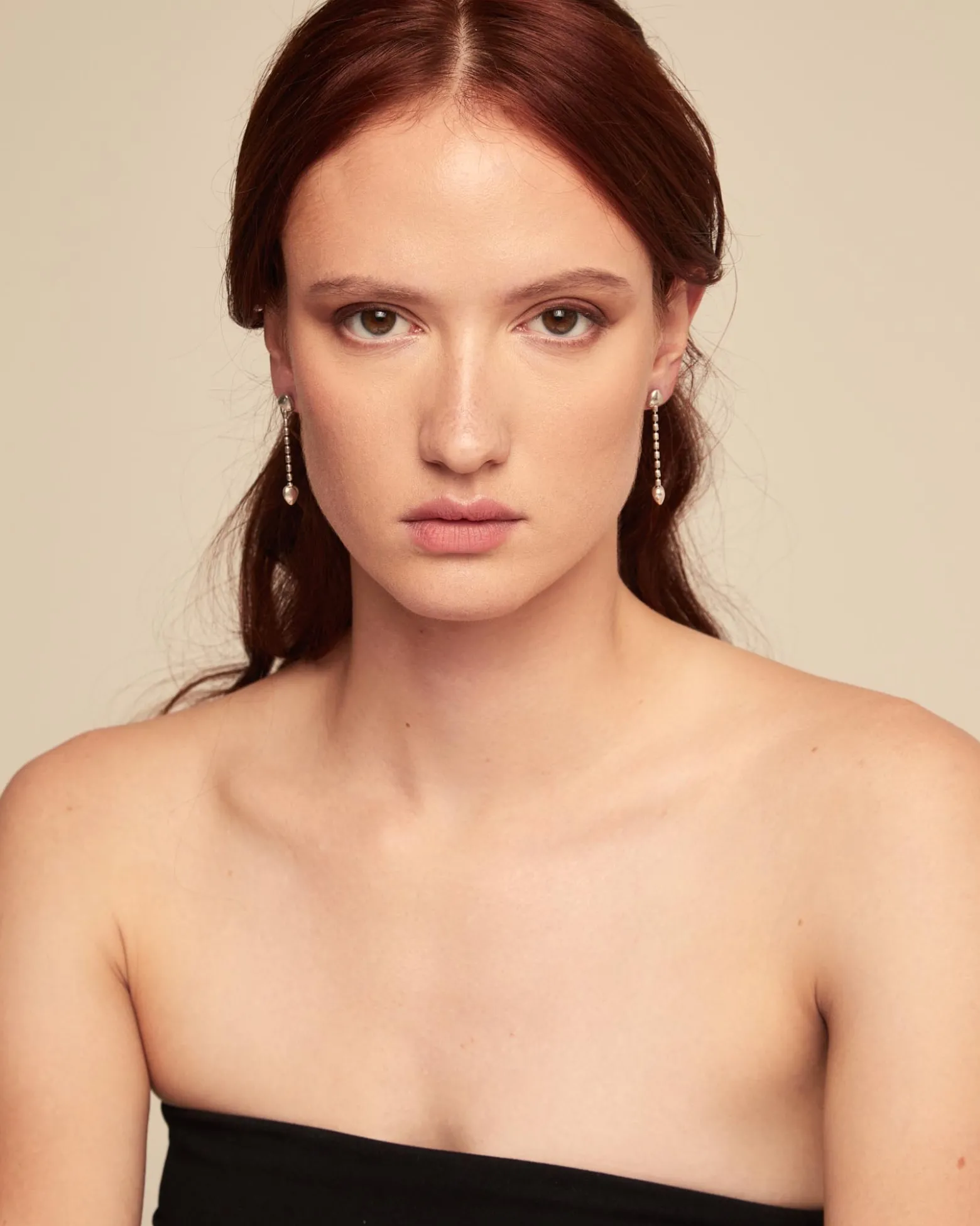 Drop earrings with small hearts