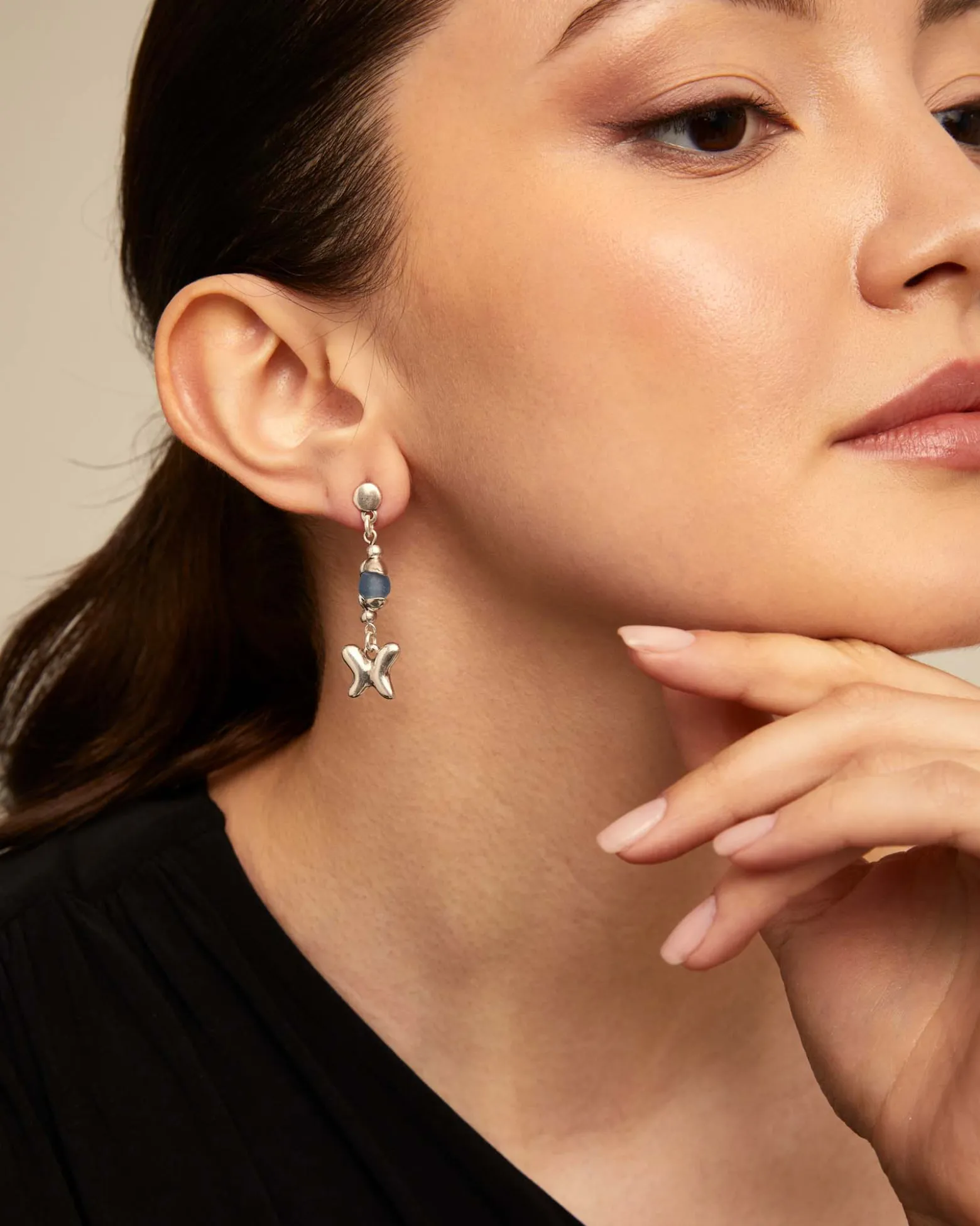 Earrings with blue crystal and butterfly