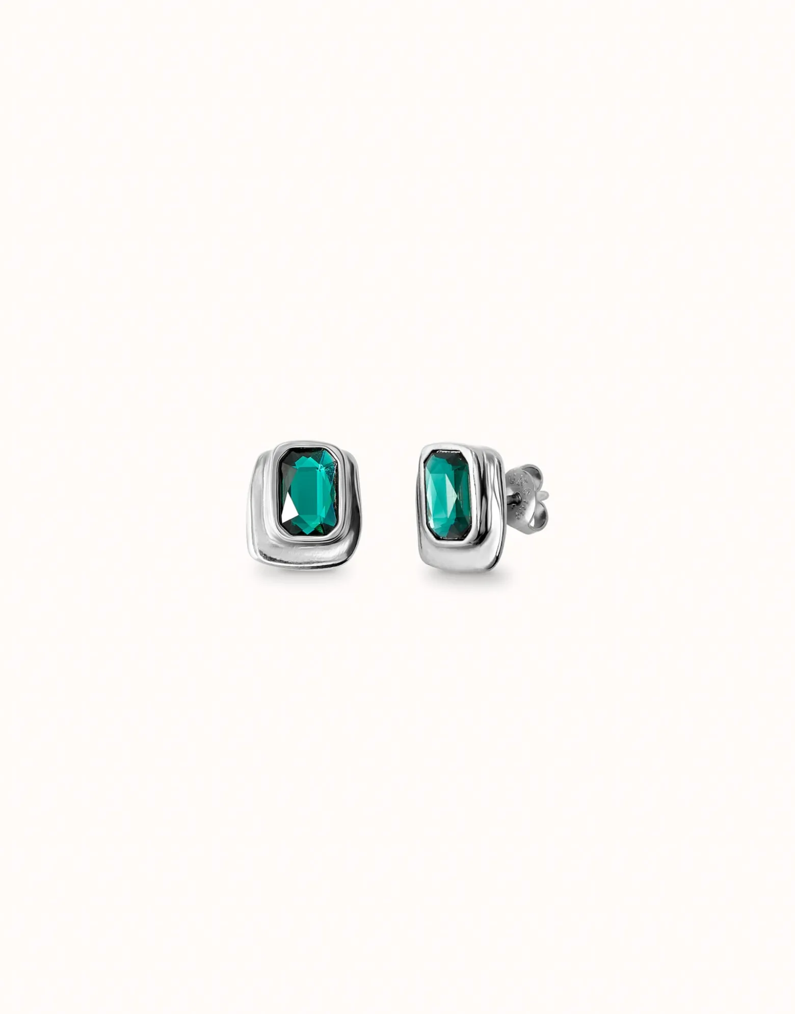 Earrings with green crystal