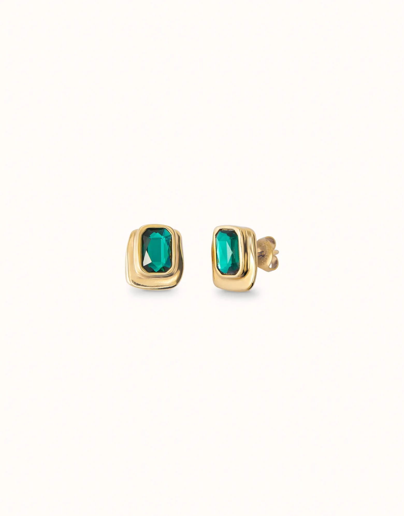 Earrings with green crystal