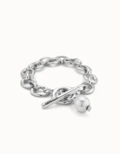 Large link chain bracelet with a pearl