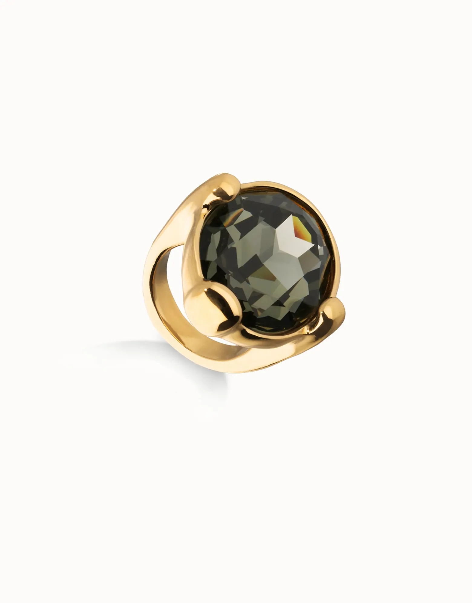 Large ring with oval faceted gray crystal