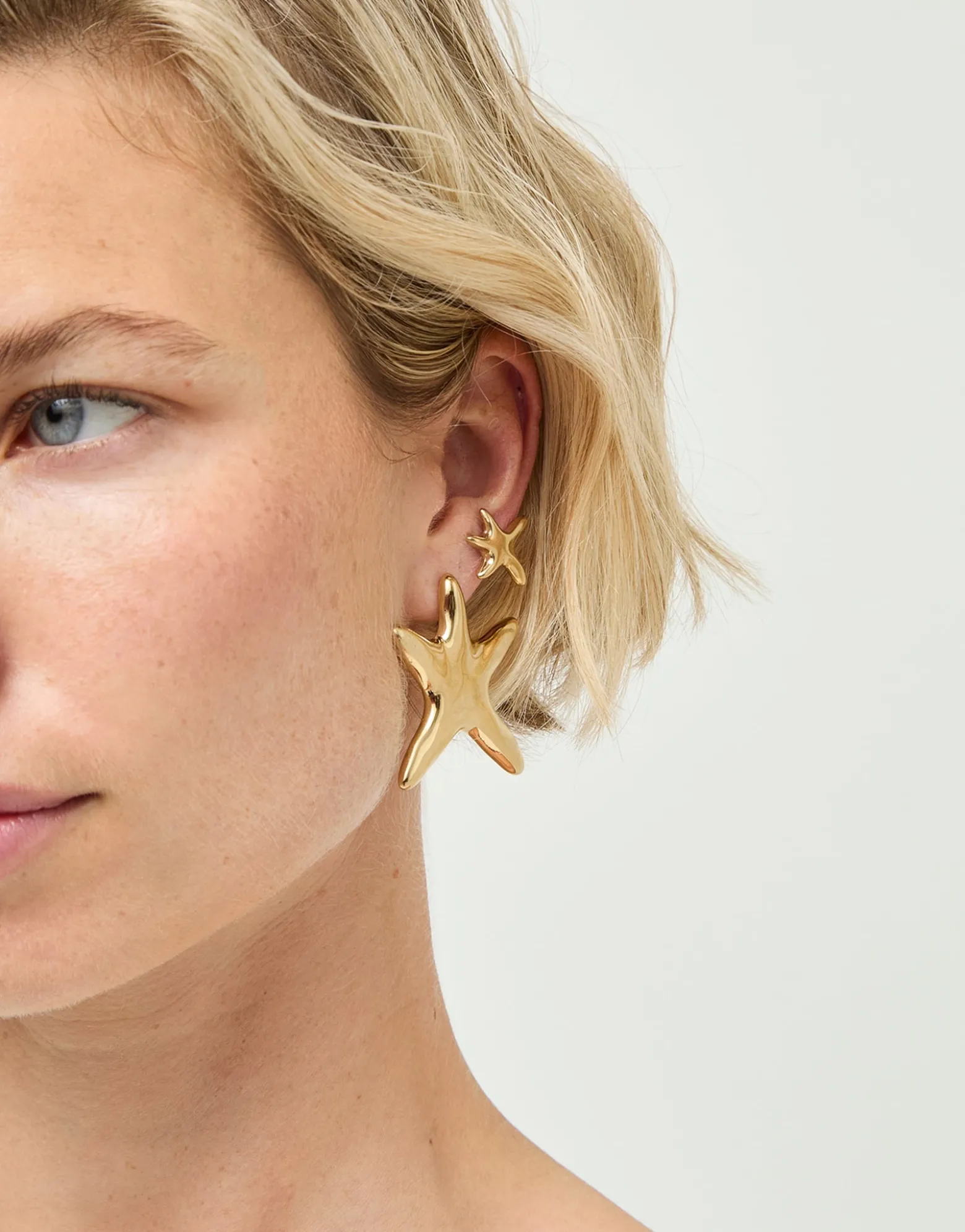 Large starfish-shaped earrings