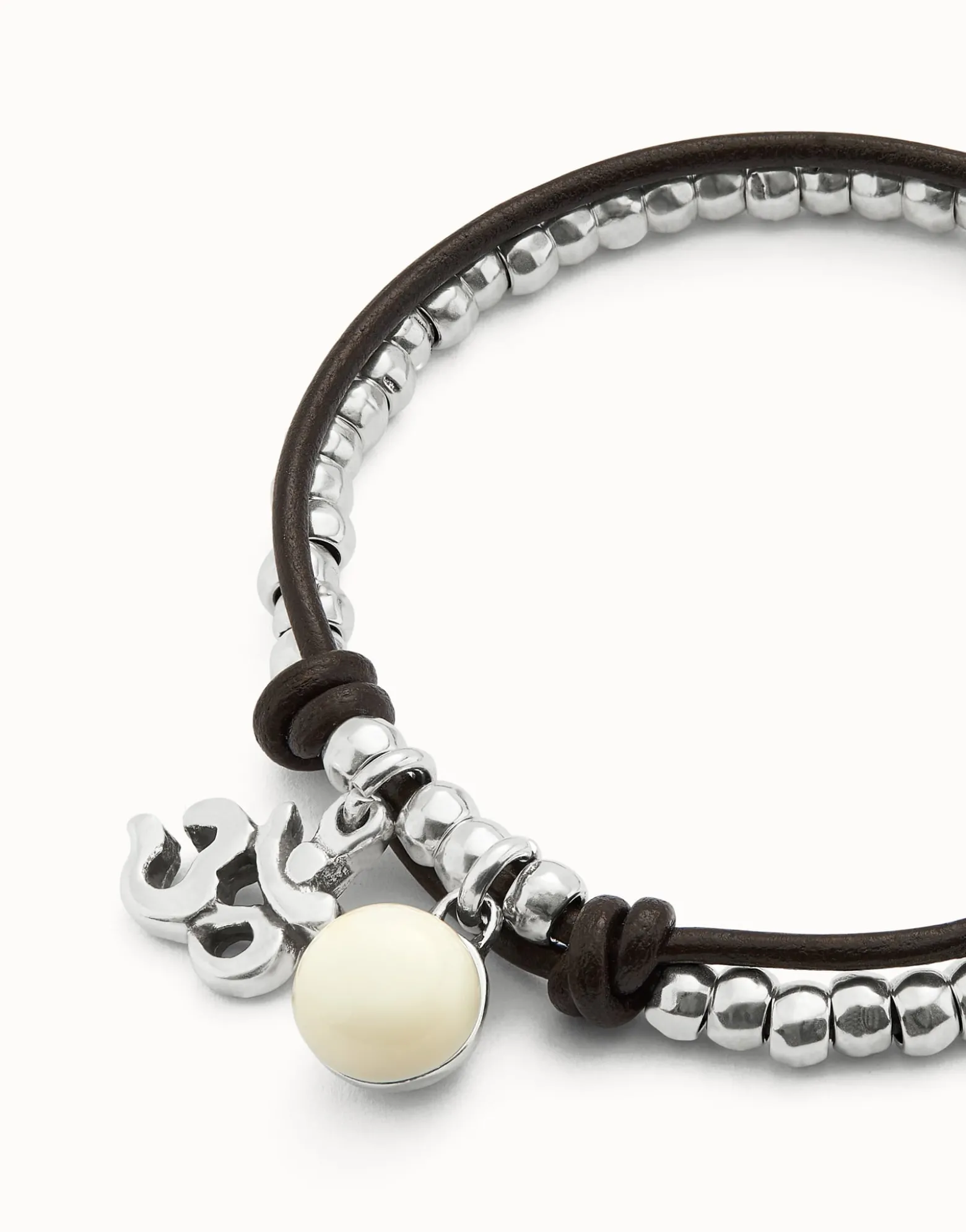 Leather beaded bracelet with ivory murano glass
