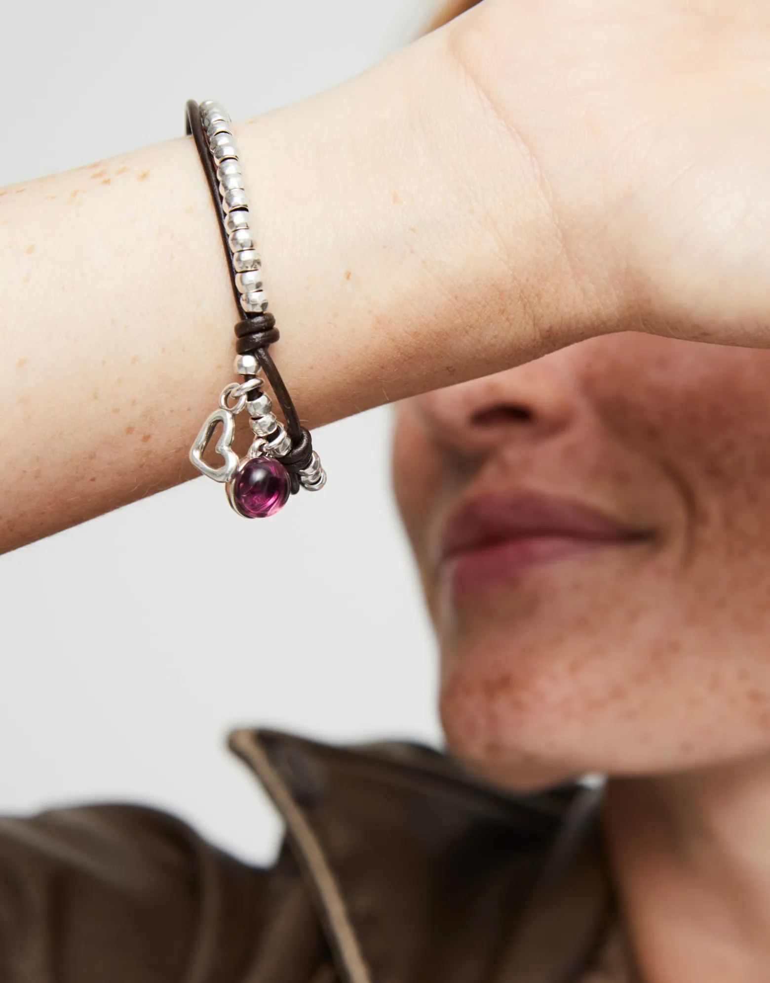 Leather beaded bracelet with purple murano glass
