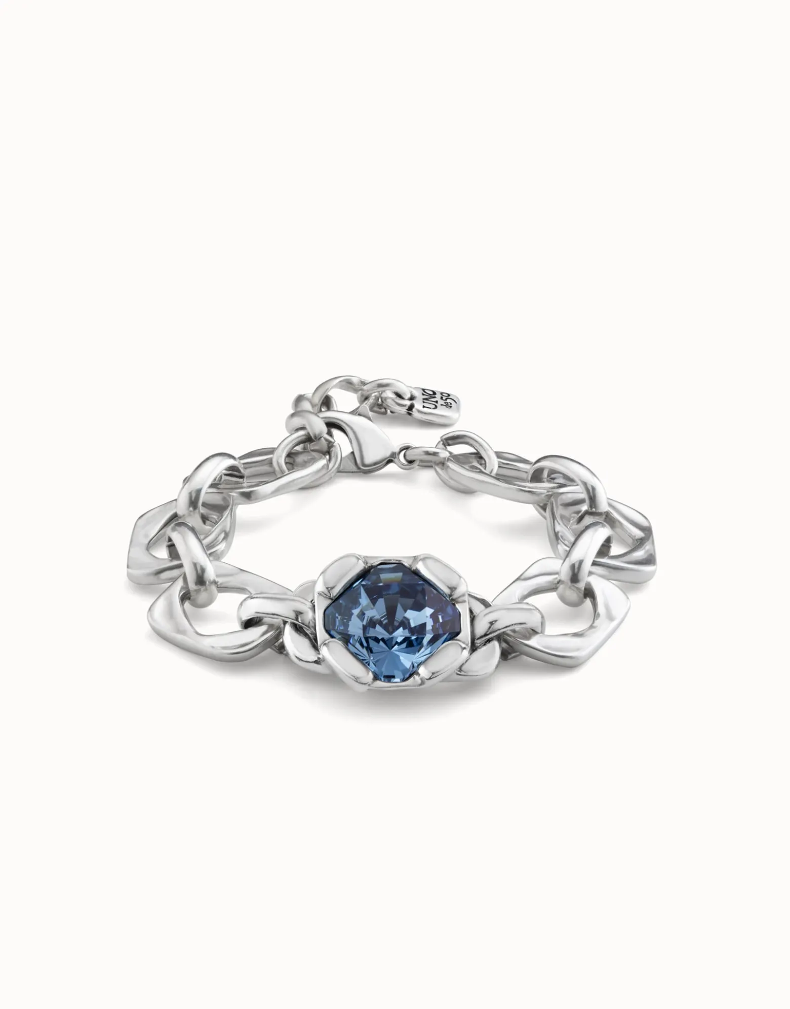 Link chain bracelet with a blue crystal