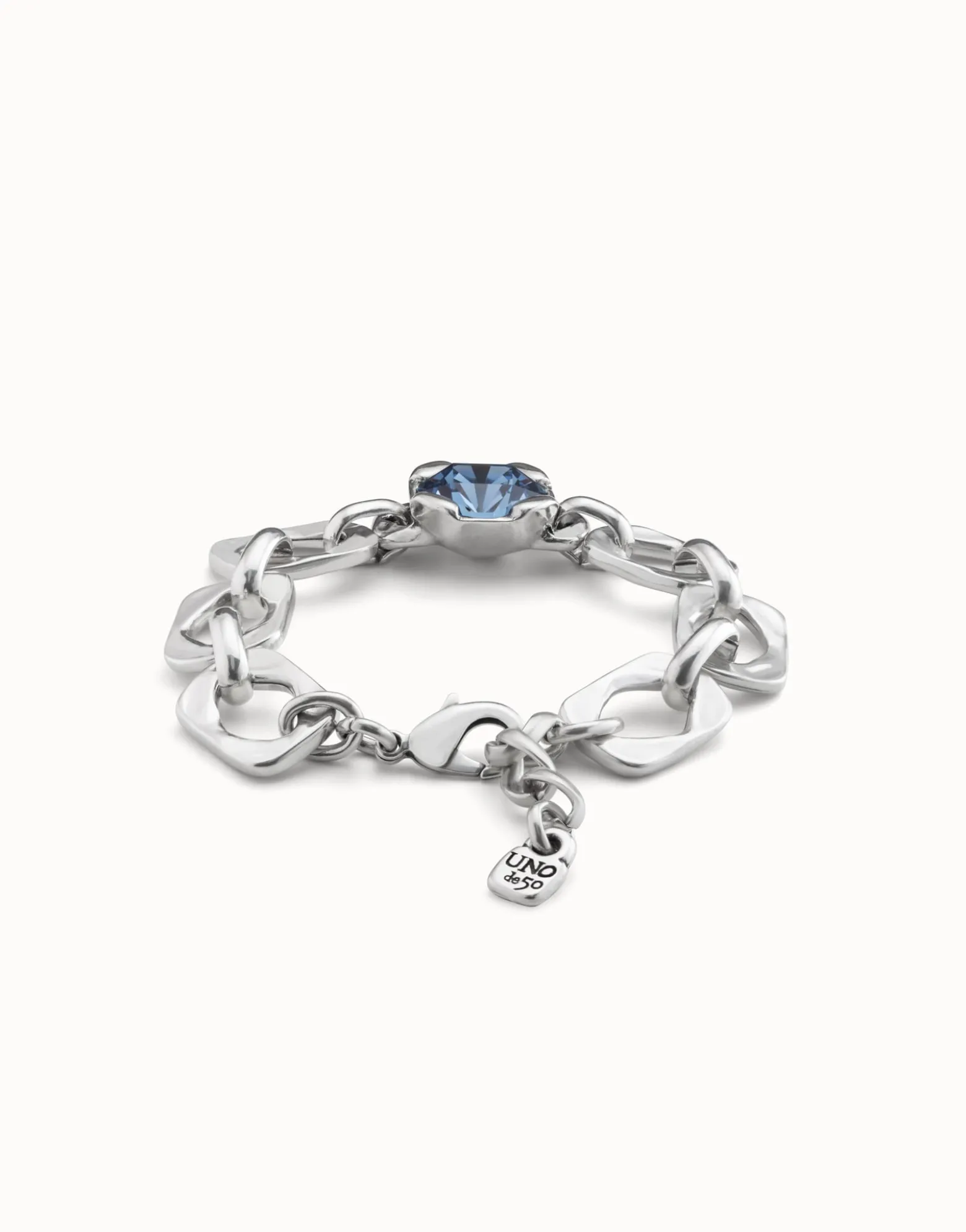 Link chain bracelet with a blue crystal