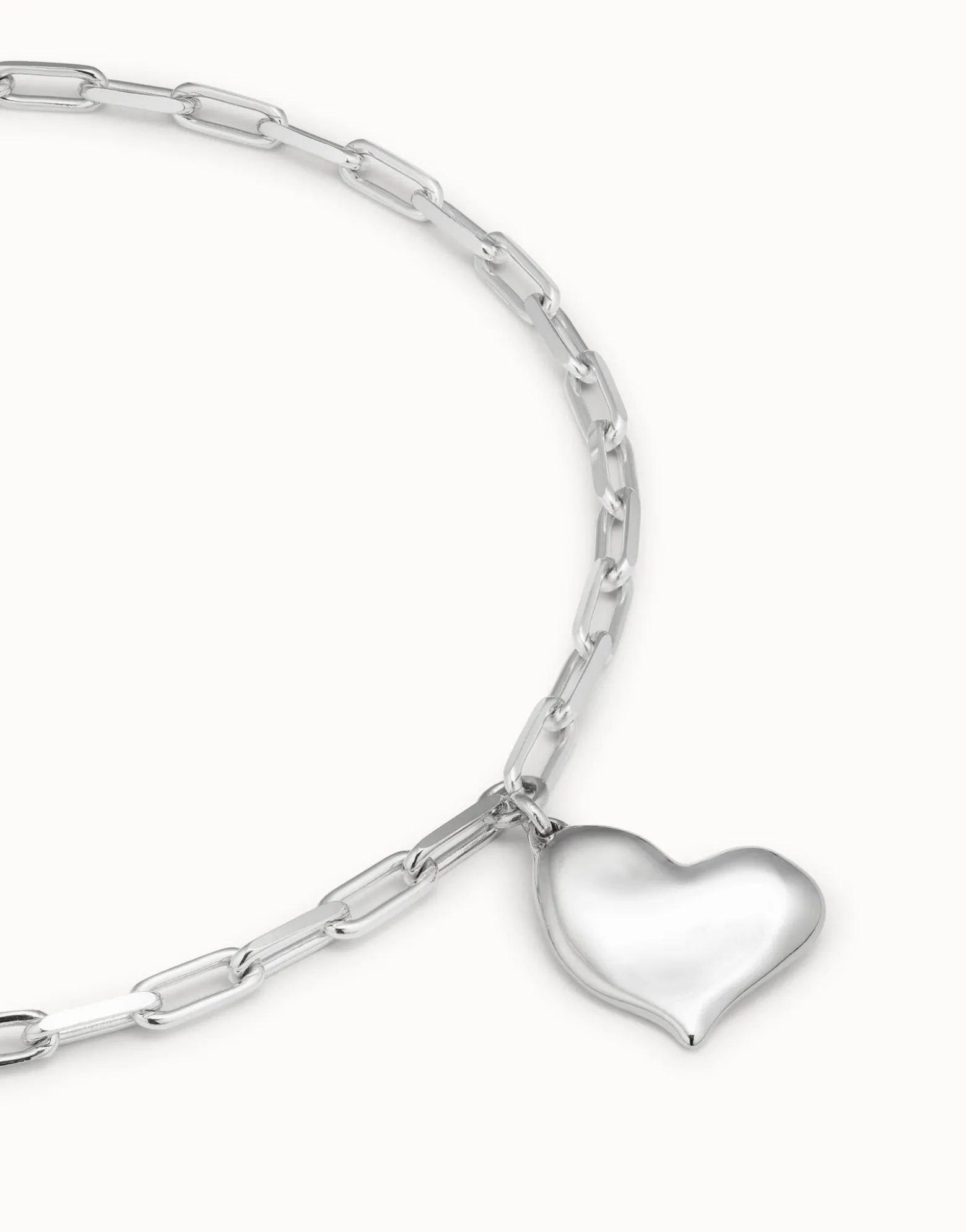 Link chain necklace with heart