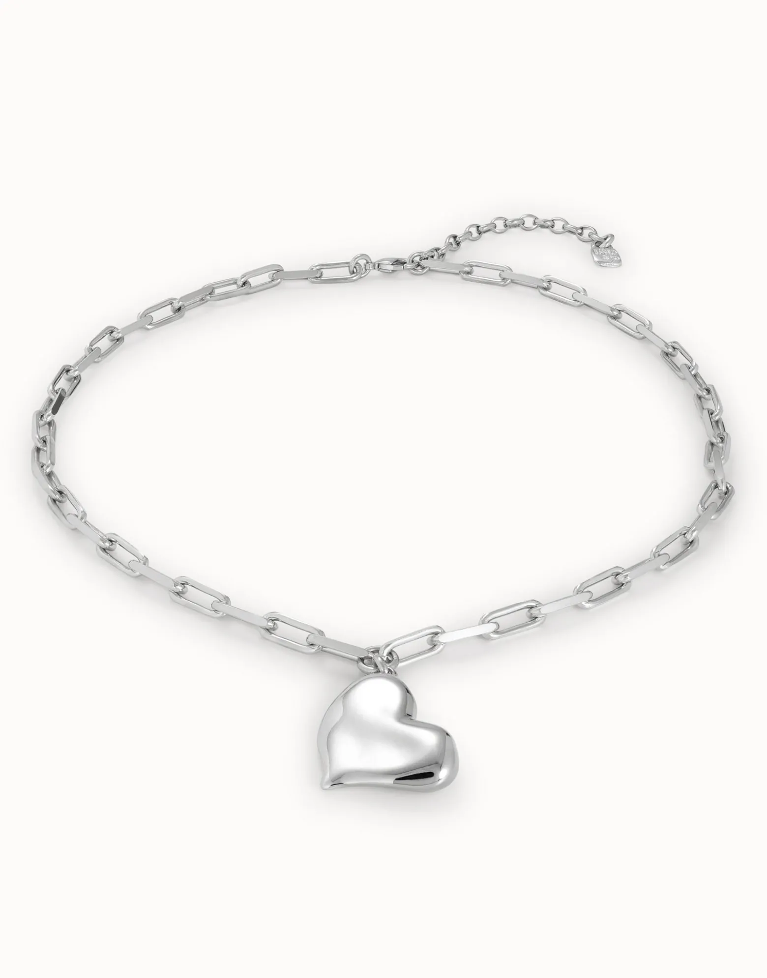 Link chain necklace with heart