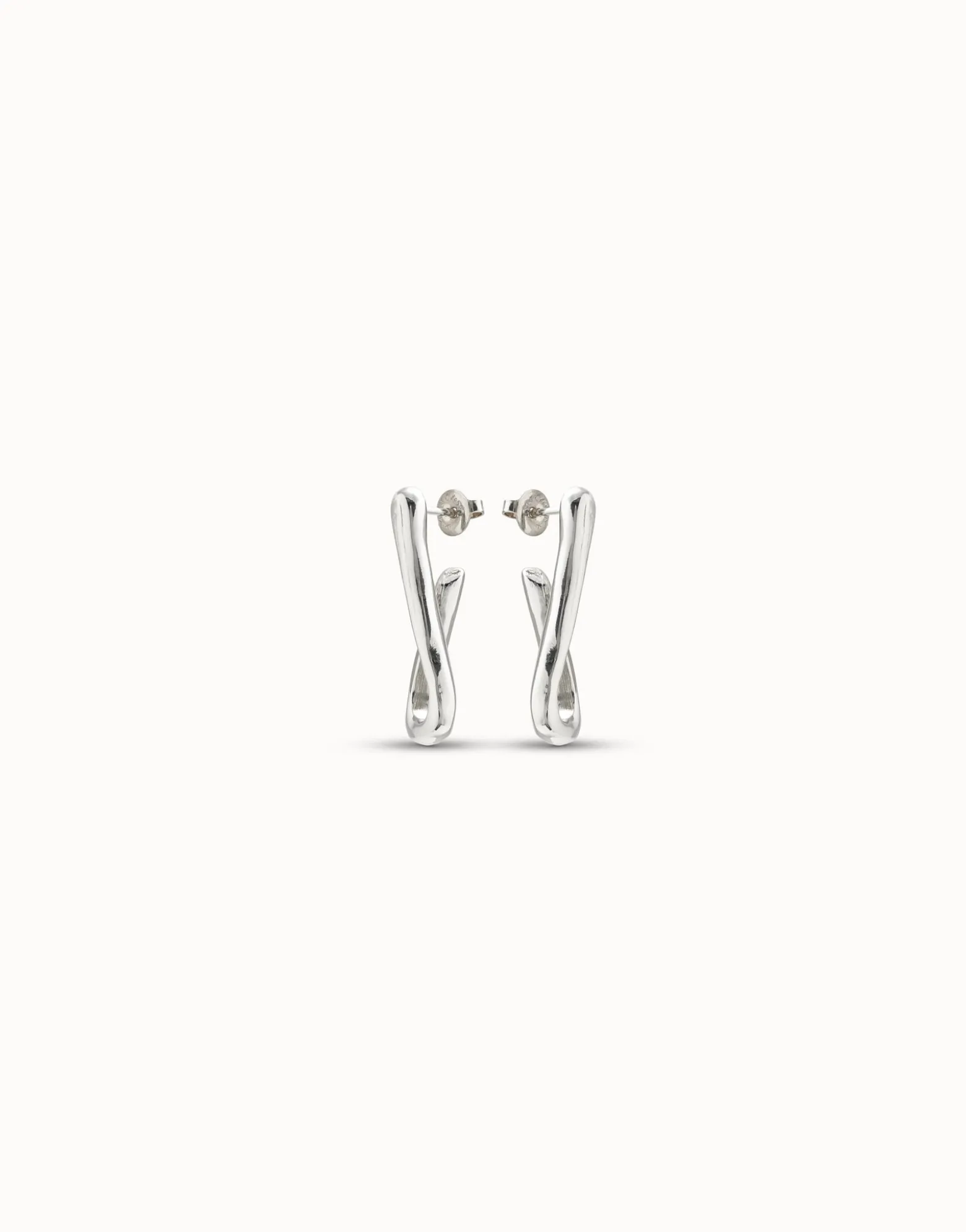 Link shaped hoop earrings