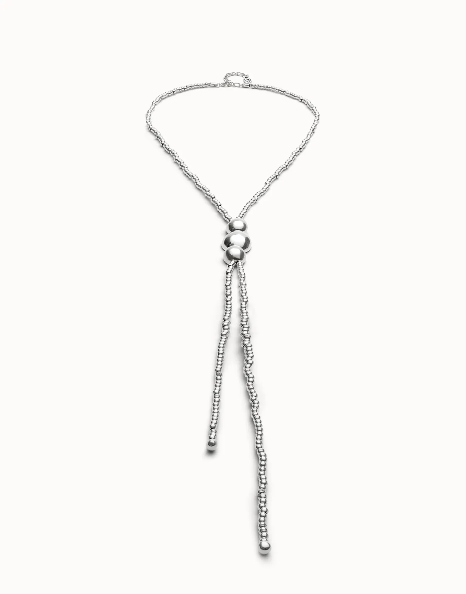Long bead necklaces with three large central beads