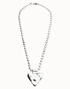 Long necklace with beads and heart detail