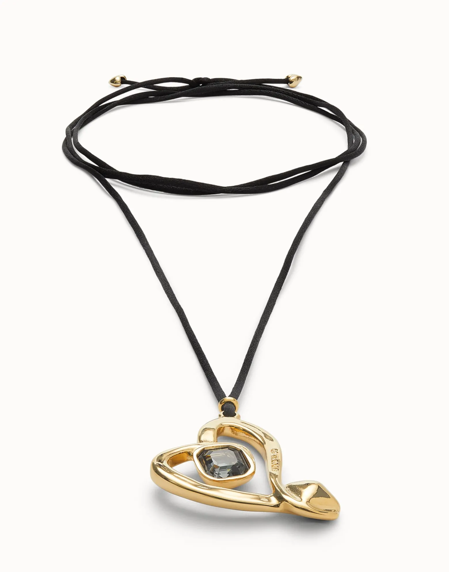 Long pendant and central heart with black crystal