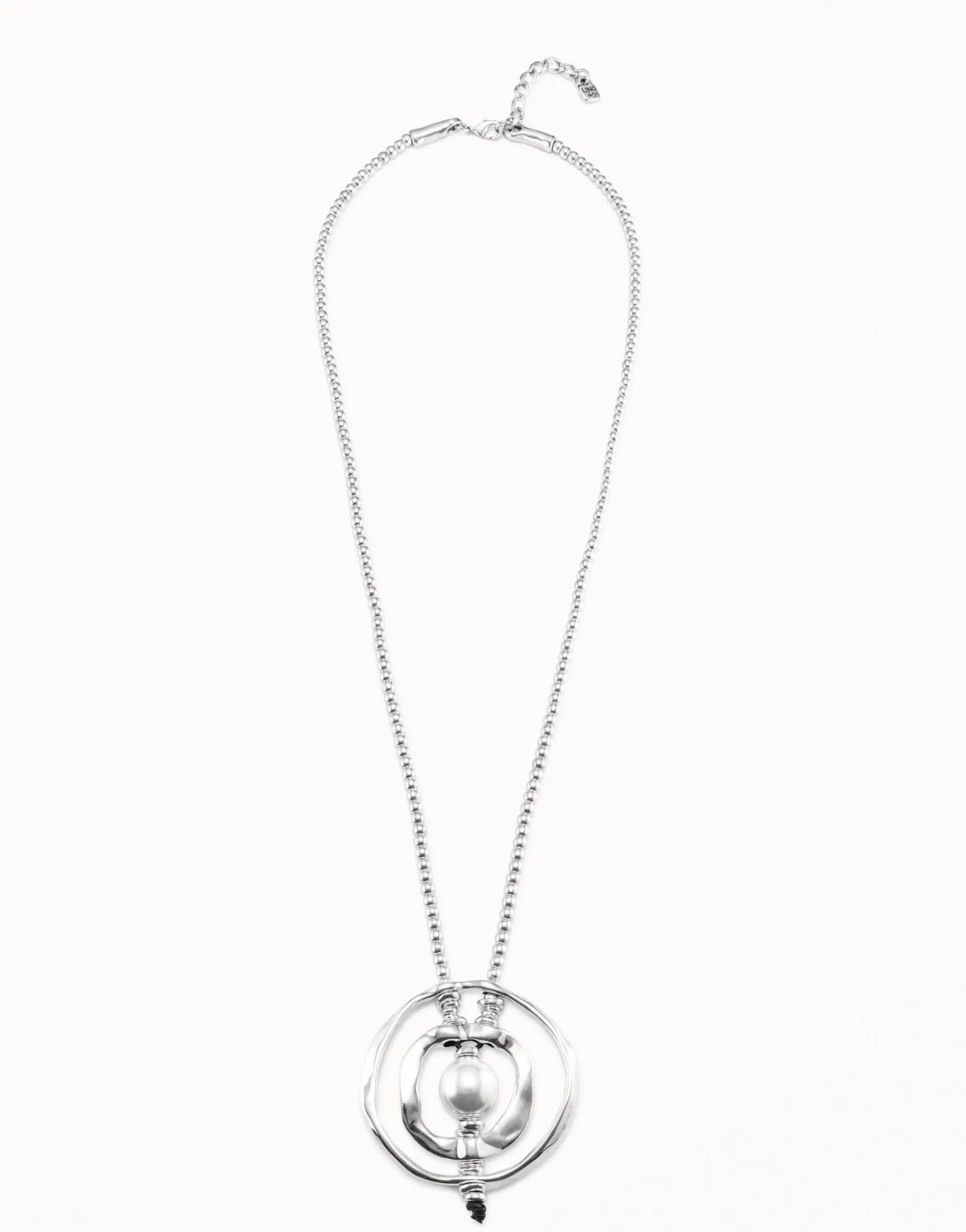 Long pendant necklace with pearl