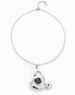 Midsize chain pendant necklace with a large heart