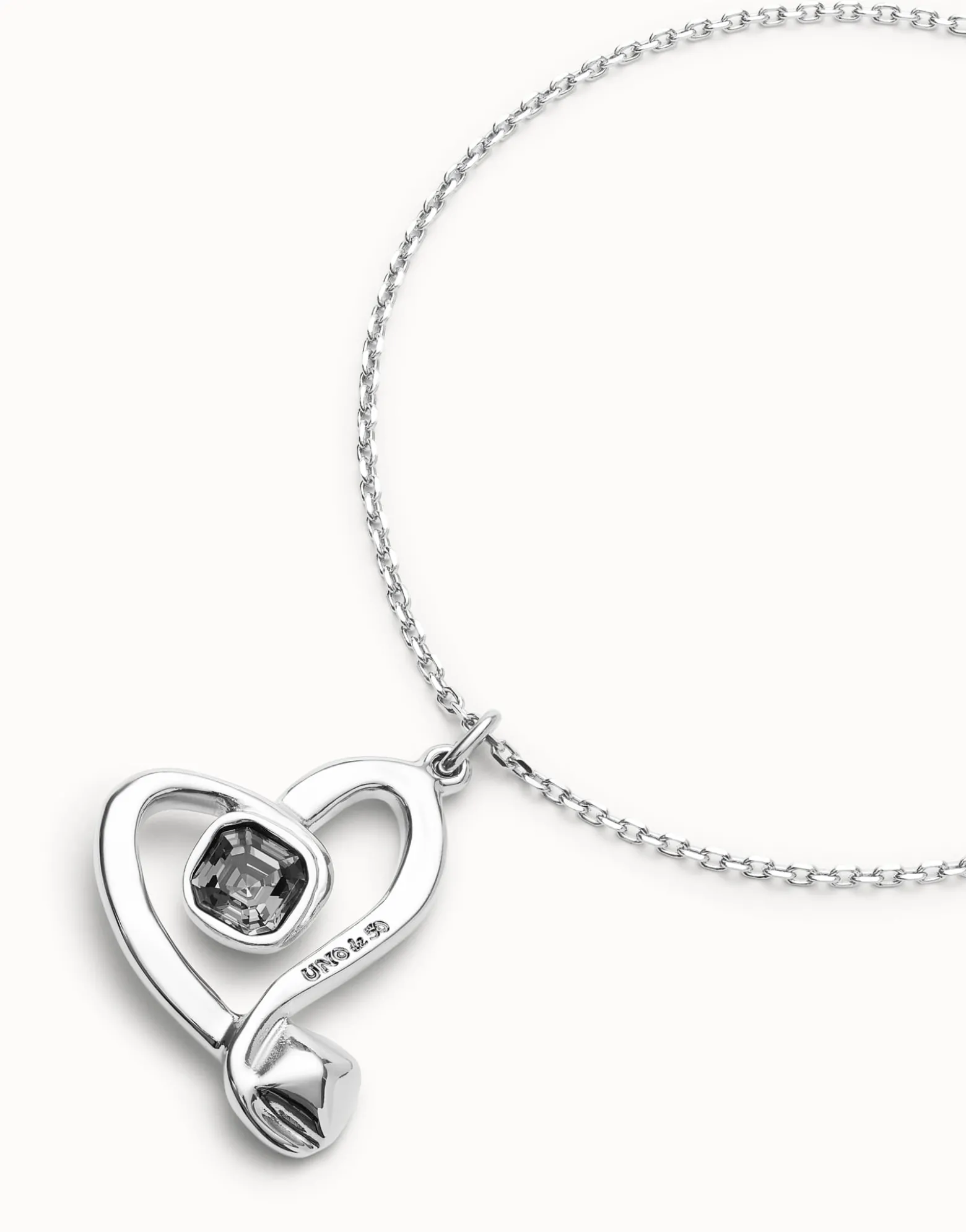 Midsize chain pendant necklace with a large heart