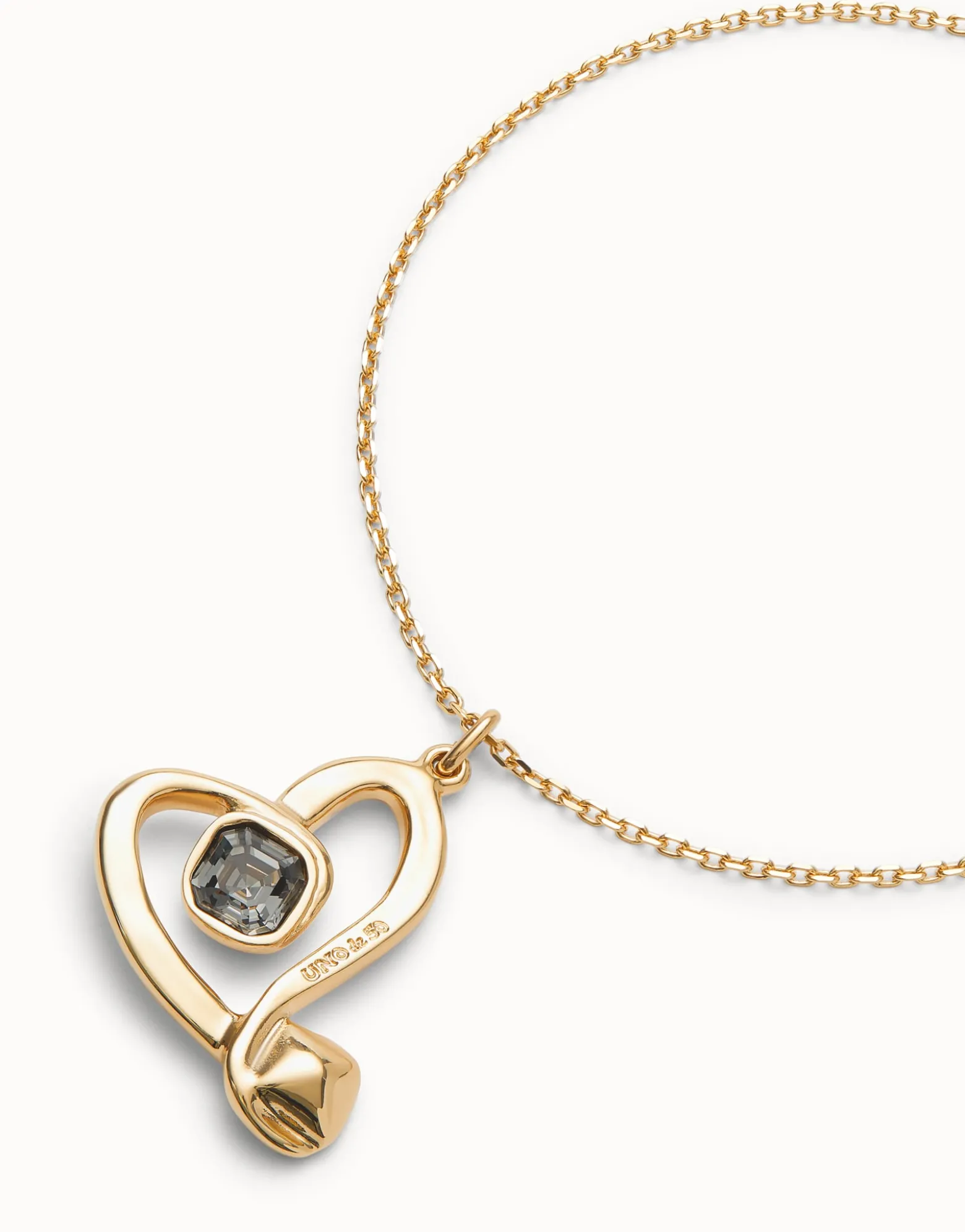Midsize chain pendant necklace with a large heart