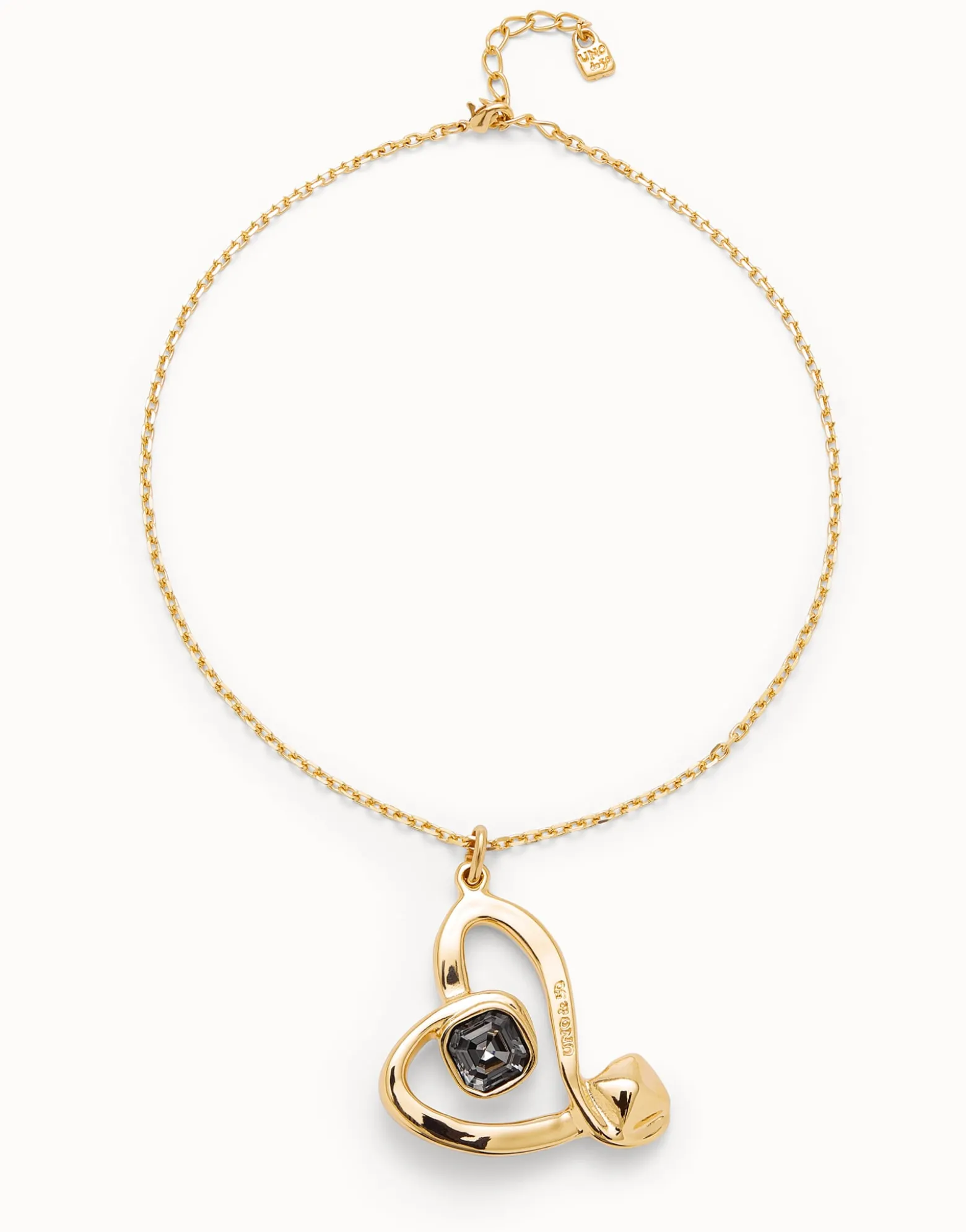 Midsize chain pendant necklace with a large heart