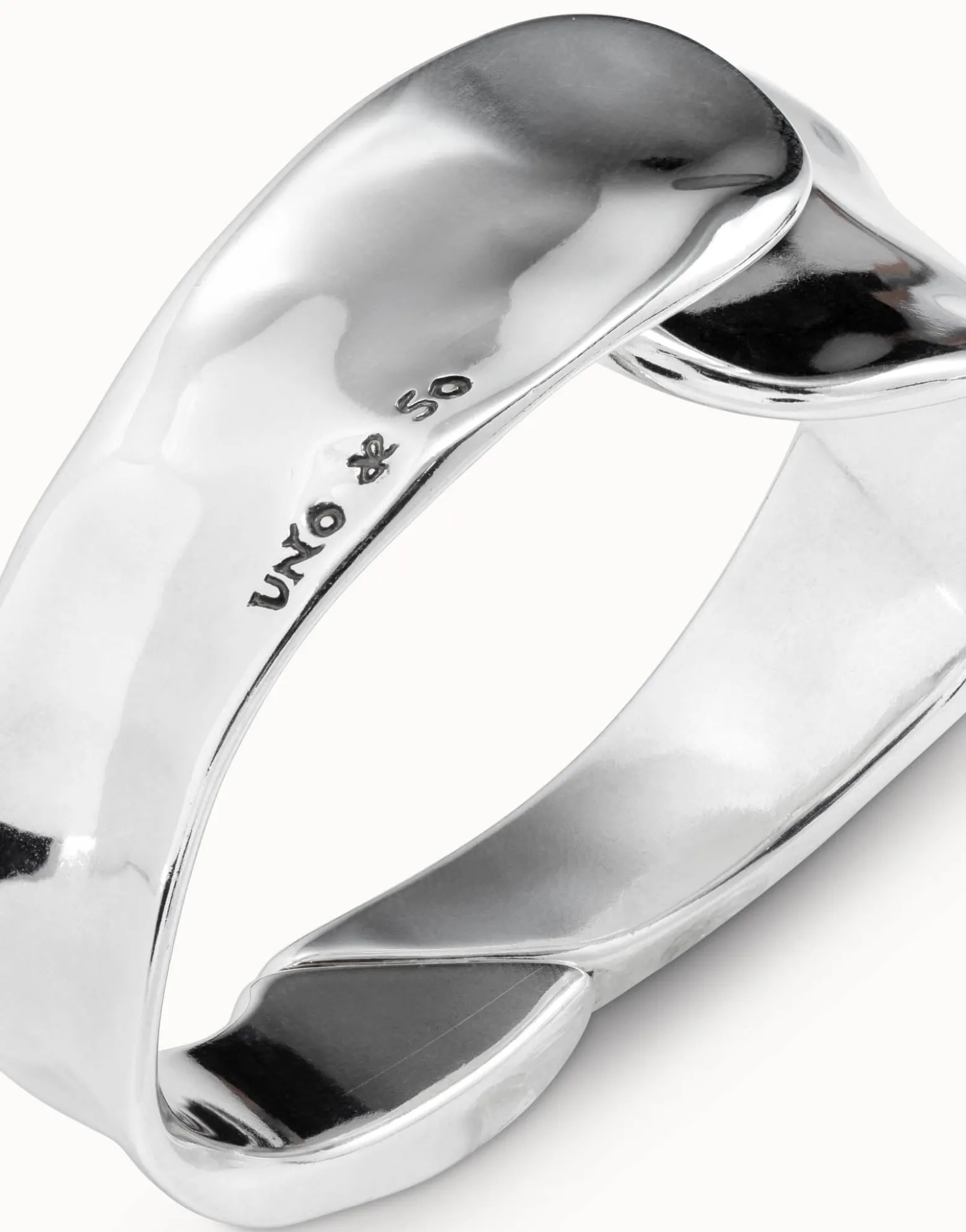 Minimalist bangle bracelet