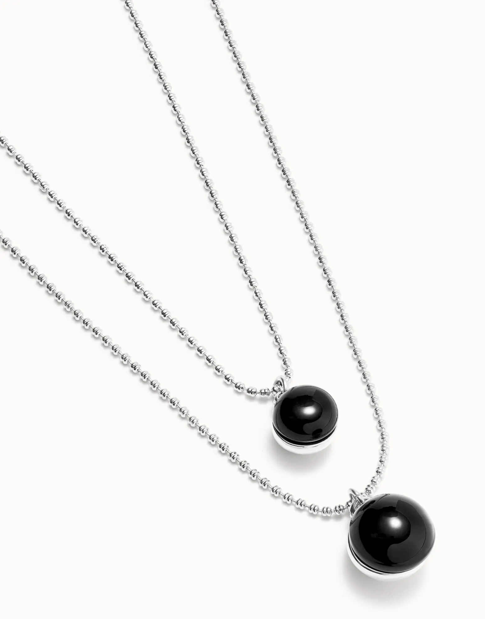 Multi-layer pendant link necklace with black murano glass