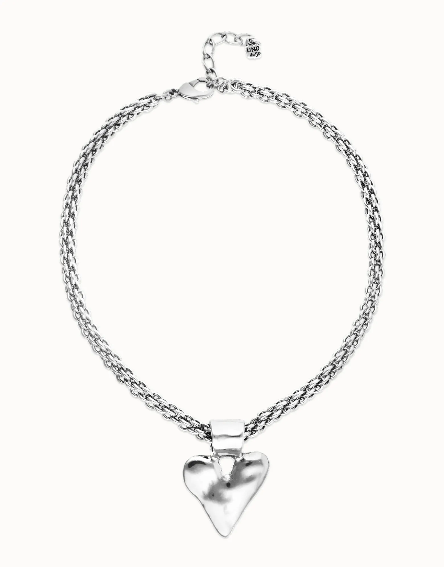 Necklace with thick chain and heart detail