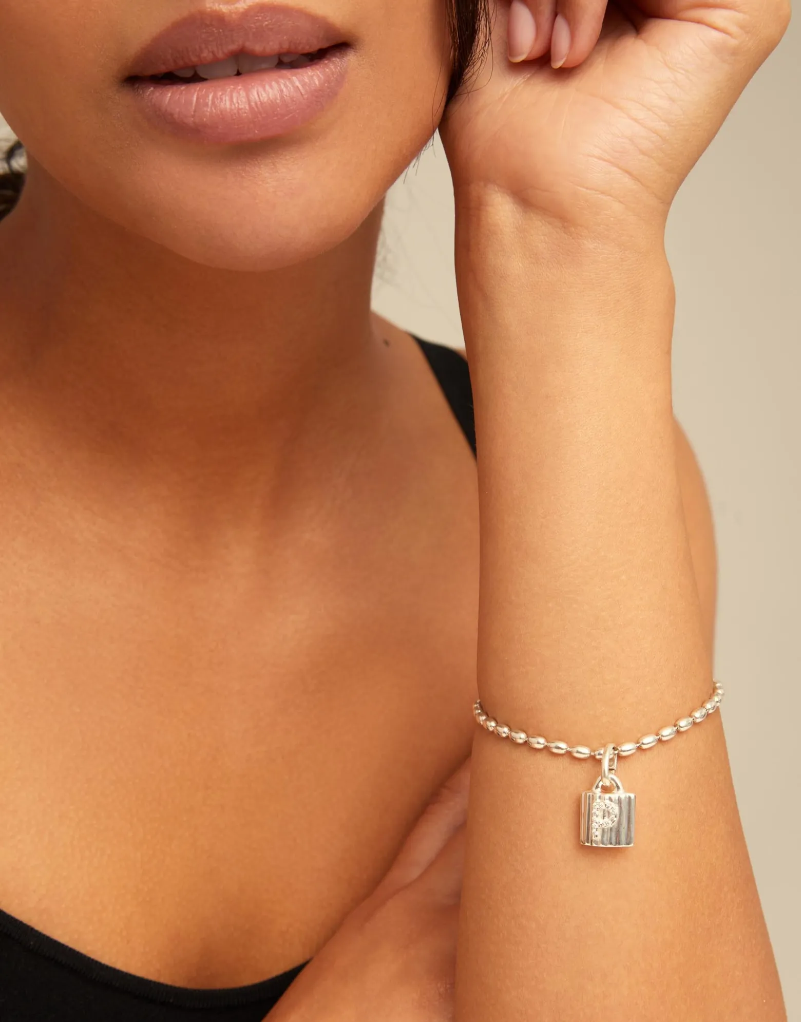 Oval link chain charm bracelet