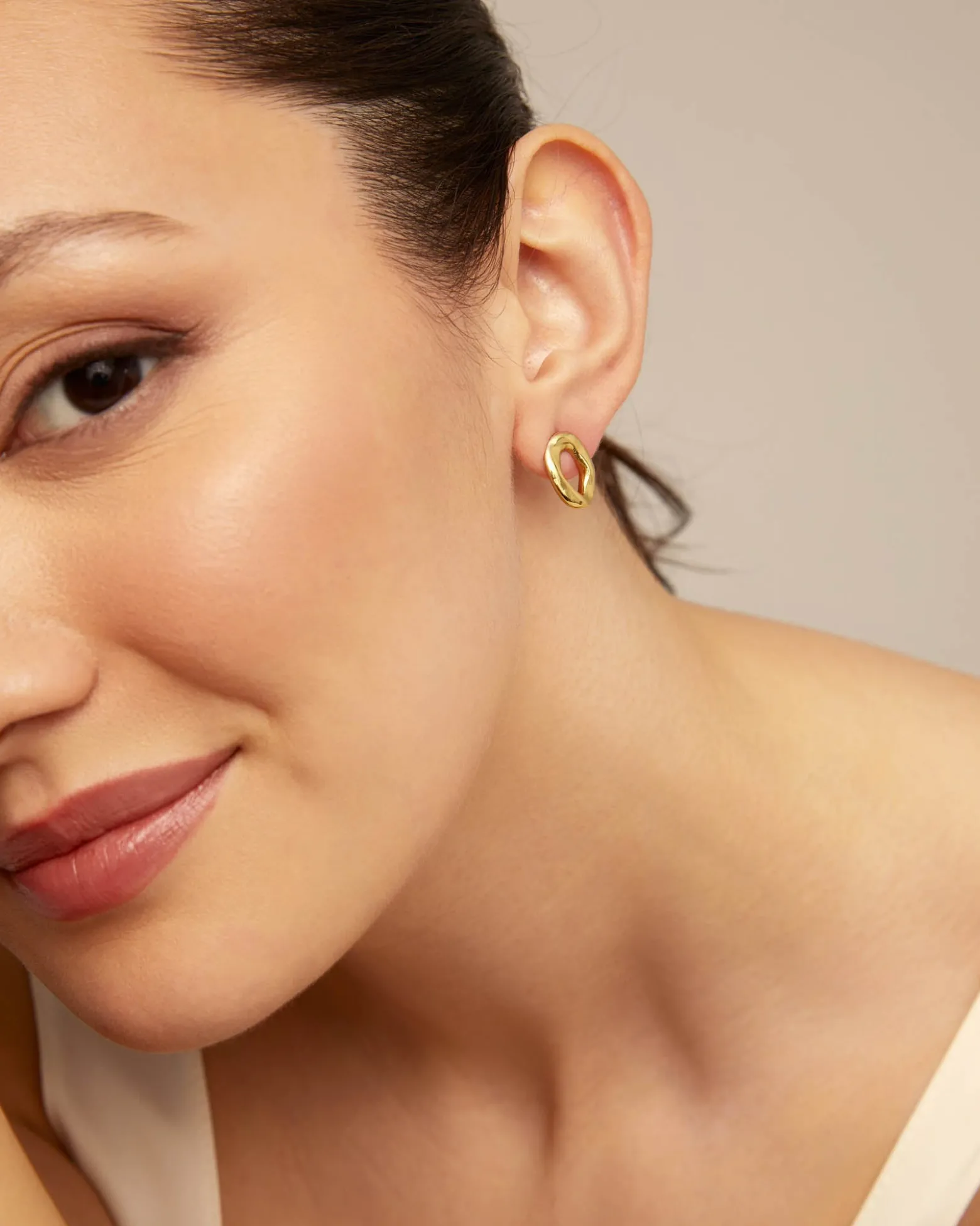 Oval link shape stud earrings