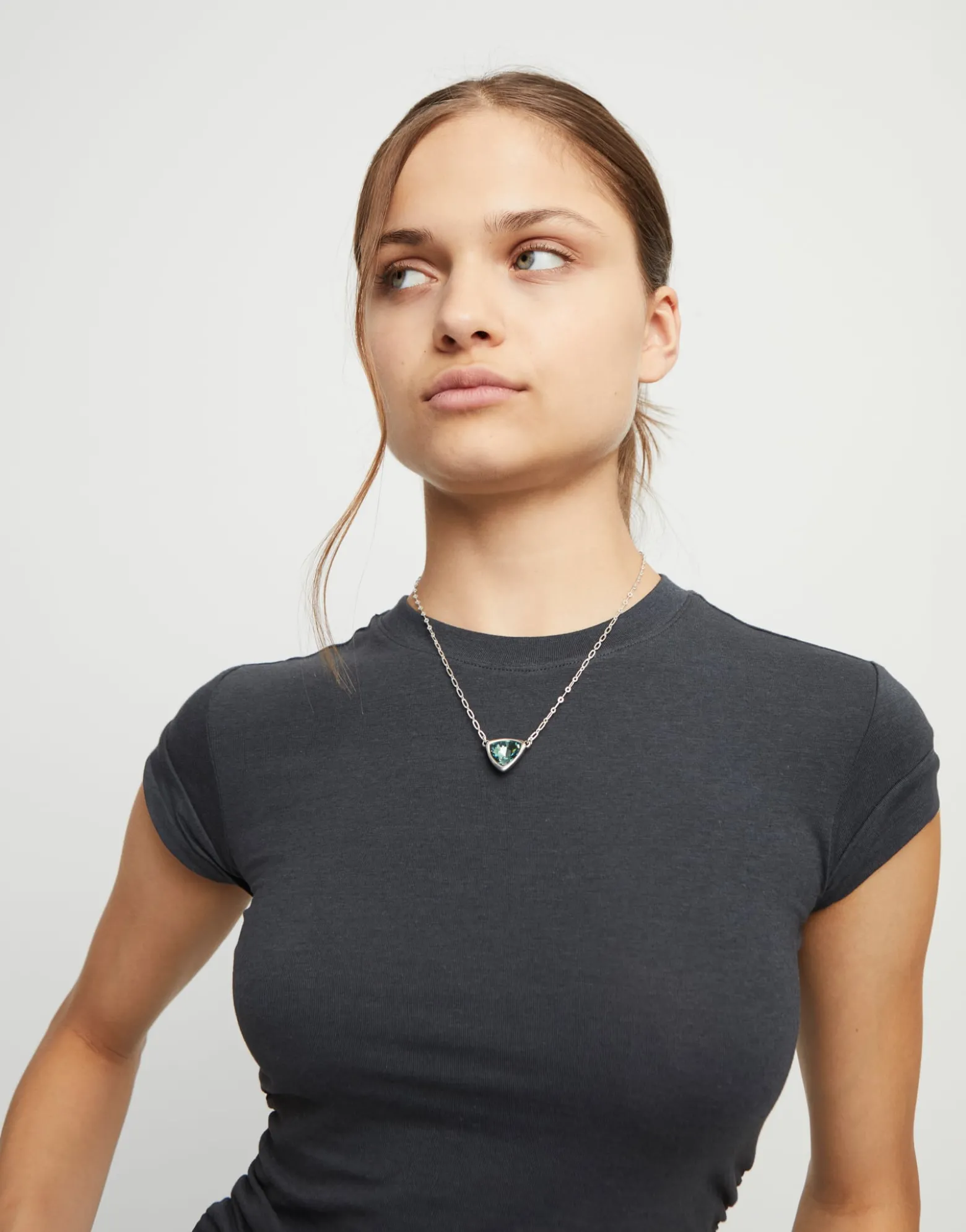 Pendant chain link necklace with green crystal